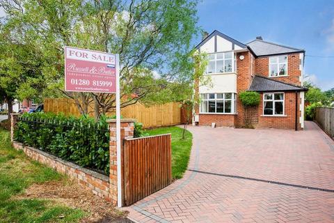 4 bedroom detached house for sale, London Road, Buckingham