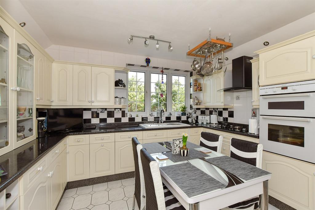 Kitchen/ Breakfast Room