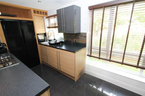 2 bedroom maisonette for sale, Albion Road, Sutton SM2