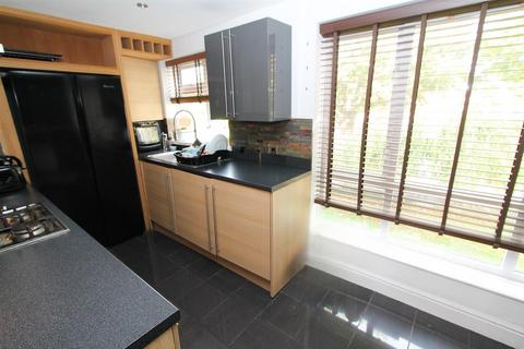 197 Albion Road, Sutton, SM2 5TD