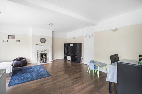 2 bedroom apartment for sale, The Chilterns, Brighton Road, Sutton, London