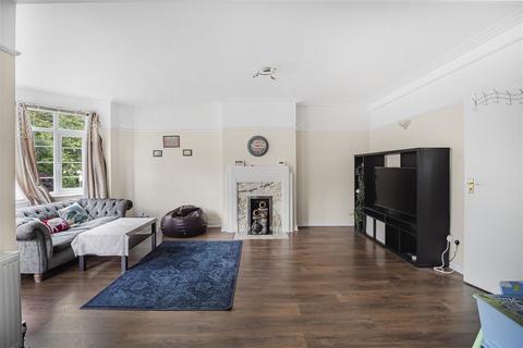 14 The Chilterns, Sutton, SM2 5QN