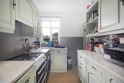 14 The Chilterns, Sutton, SM2 5QN
