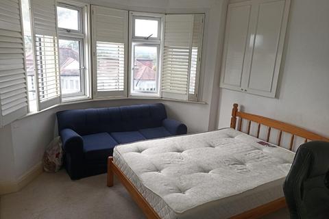 7 bedroom house share to rent, St Marrys Crescent, London NW4