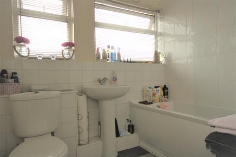 2 bedroom terraced house to rent, Redcliffe Street, Swindon SN2