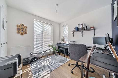16 Johnson Drive, Coulsdon, CR5 3JR