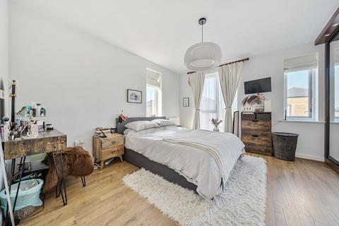 16 Johnson Drive, Coulsdon, CR5 3JR