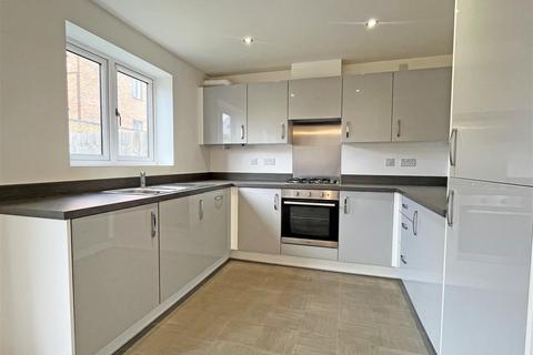 4 bedroom semi-detached house to rent, Piggott Avenue, Nottingham NG4