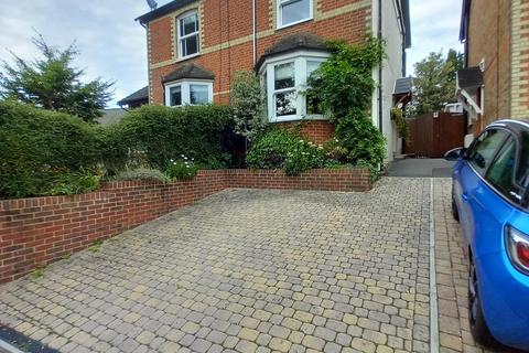 3 bedroom semi-detached house to rent, West End, GU24