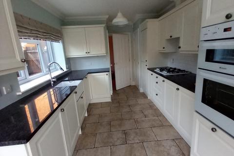 3 bedroom semi-detached house to rent, West End, GU24