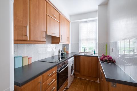 1 bedroom apartment to rent, at London, Nelson House, Dolphin Square, Chichester street SW1V