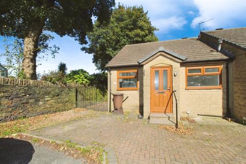 2 bedroom semi-detached bungalow to rent, Beacon Road, Bradford BD6