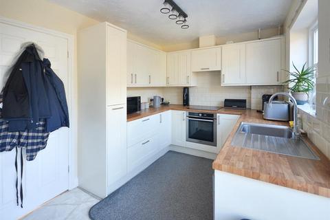 3 bedroom end of terrace house for sale, Campion Close, Wyke