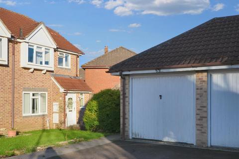 3 bedroom end of terrace house for sale, Campion Close, Wyke