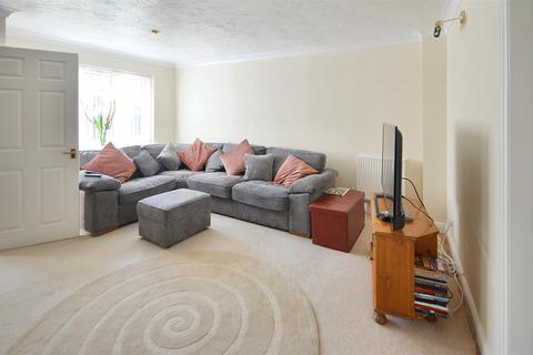 3 bedroom end of terrace house for sale, Campion Close, Wyke