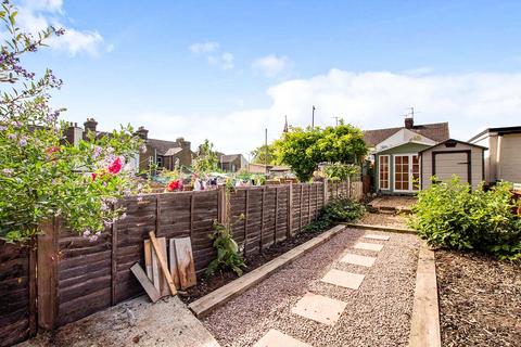 2 bedroom terraced house to rent, Bramley Road, Snodland ME6