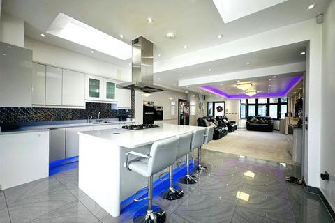 6 bedroom semi-detached house for sale, Windermere Gardens, Redbridge