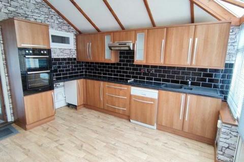 2 bedroom semi-detached house to rent, Spruce Avenue, Ormesby. NR29 3RQ