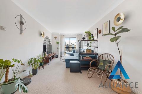 2 bedroom flat for sale, Lockview Court, London E14