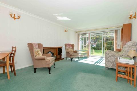 2 bedroom flat for sale, College Gardens, Worthing