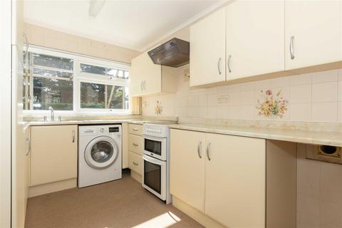 2 bedroom flat for sale, College Gardens, Worthing