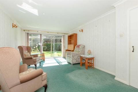 2 bedroom flat for sale, College Gardens, Worthing