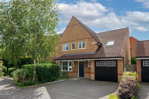 11 Little Paddock Close, Crawley, RH11 0BN