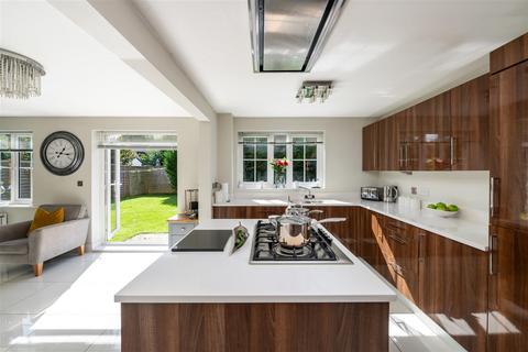 11 Little Paddock Close, Crawley, RH11 0BN