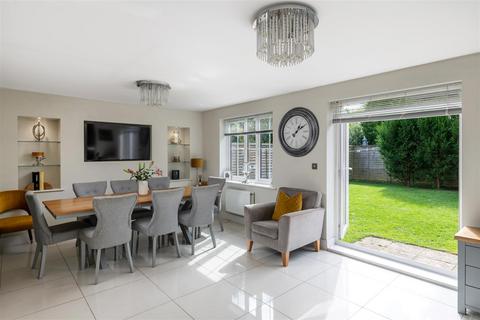 11 Little Paddock Close, Crawley, RH11 0BN
