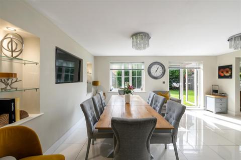 11 Little Paddock Close, Crawley, RH11 0BN