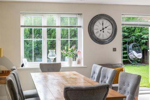 11 Little Paddock Close, Crawley, RH11 0BN