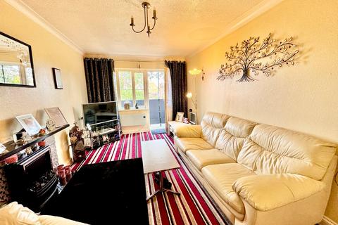 1 bedroom flat for sale, Louise Close, Walton on the Naze, CO14