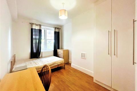 3 bedroom flat to rent, Swan Mead Southwark SE1