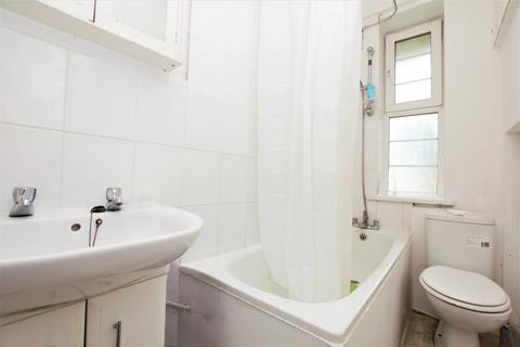 3 bedroom flat to rent, Swan Mead Southwark SE1