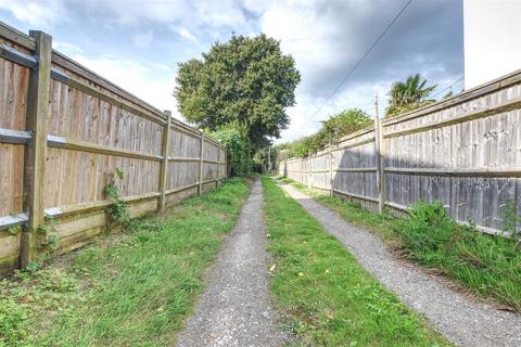 5 bedroom detached house for sale, Gunters Lane, Bexhill-On-Sea