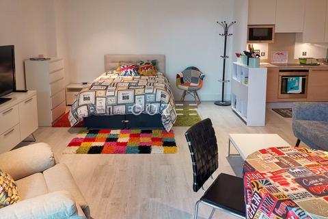 Studio to rent, St. George Wharf, London SW8