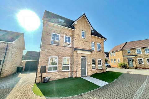 4 bedroom townhouse for sale, Aquila Gardens, Fairfields, Milton Keynes, MK11