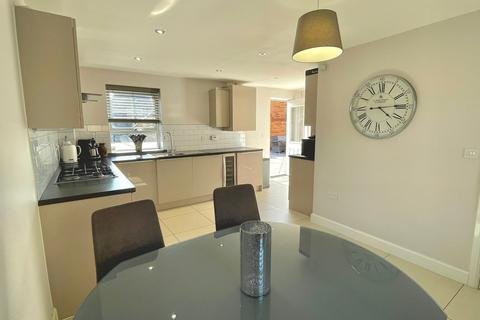 4 bedroom townhouse for sale, Aquila Gardens, Fairfields, Milton Keynes, MK11