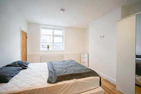 3 bedroom apartment to rent, Parkway, Camden Town, NW1