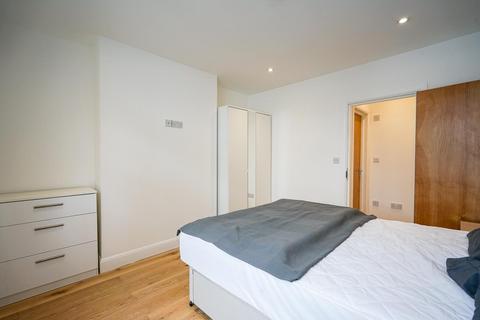 3 bedroom apartment to rent, Parkway, Camden Town, NW1