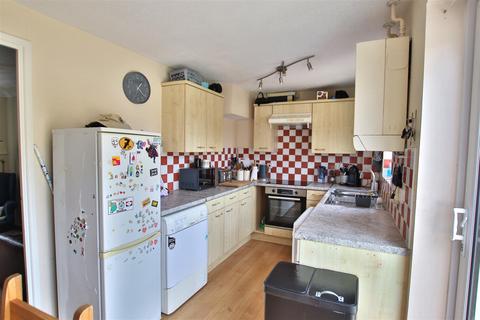 3 bedroom terraced house to rent, Laurel Avenue, Walton Cardiff, Tewkesbury