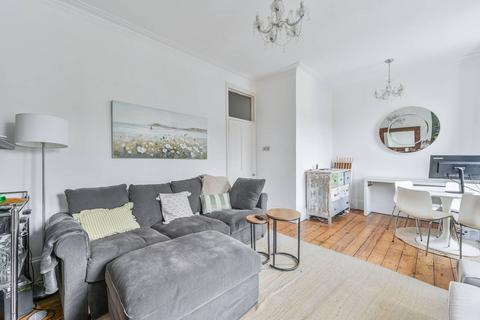 3 bedroom flat to rent, Latchmere Road, Battersea, London, SW11