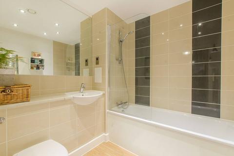 3 bedroom flat for sale, Thurston Road, Lewisham, London, SE13