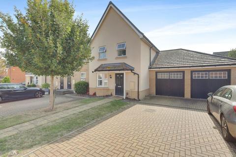 3 bedroom semi-detached house for sale, The Poppies, Benfleet, SS7