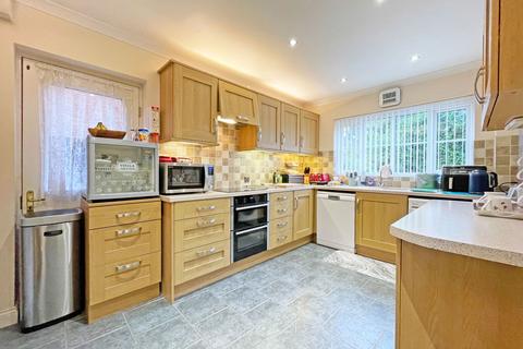 4 bedroom detached house for sale, Yelden Close, Rushden, NN10 9AE