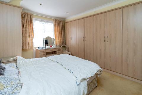 7 Queens Close, Edgware, HA8 7PU