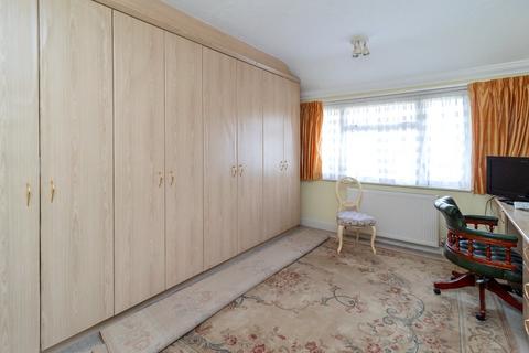 7 Queens Close, Edgware, HA8 7PU