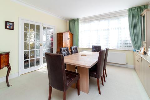 7 Queens Close, Edgware, HA8 7PU