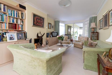 7 Queens Close, Edgware, HA8 7PU