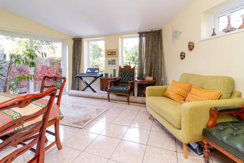 7 Queens Close, Edgware, HA8 7PU
